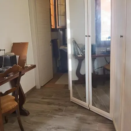 Meina, 2 Camere, 2 Bagni, Giardinetto 梅纳