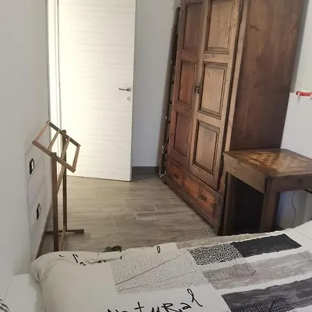 Meina, 2 Camere, 2 Bagni, Giardinetto 梅纳