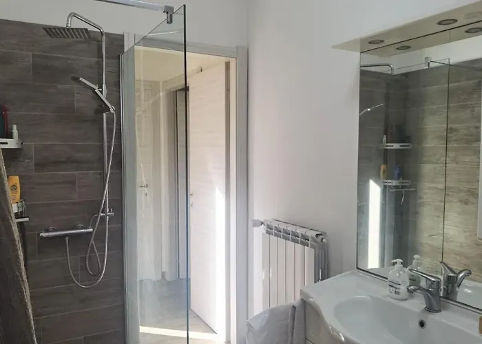 Appartement Meina, 2 Camere, 2 Bagni, Giardinetto